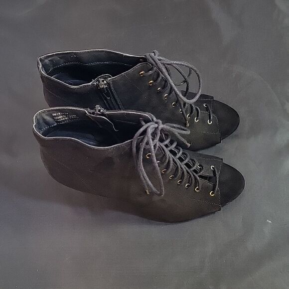 FOREVER 21 SUEDE LACE UP FRONT STILETTOS HEELED BOOTIE - Picture 5 of 13